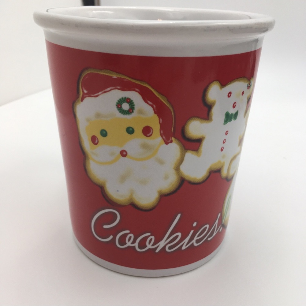 Holiday Christmas coffee mug cup hot cocoa. 20 ounces. Very sturdy Santa snowman